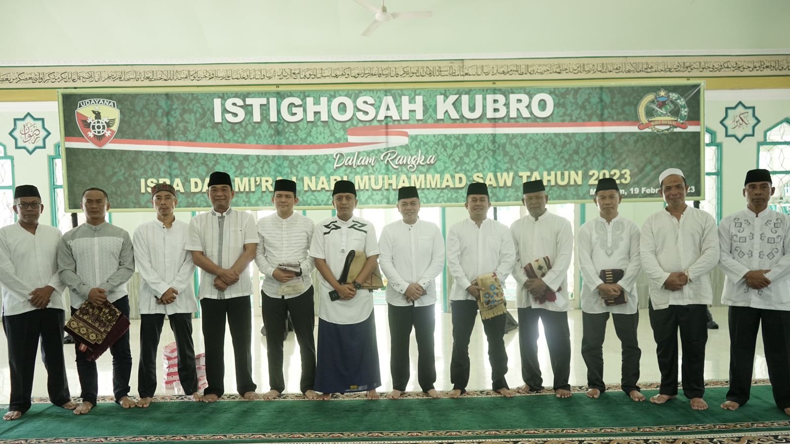 Foto Bersama usai Jajaran Korem 162/WB gelar Istigosah Qubro   Peringati  Isra Mi'raj Secara Virtual Dengan Wapres dan KSAD