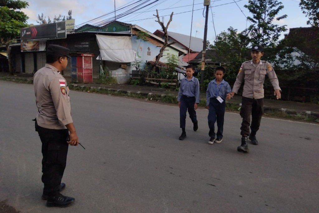 Polsek Sekotong Gelar Kegiatan Rawan Pagi untuk Ciptakan Situasi Kamtibcar Lantas yang Kondusif