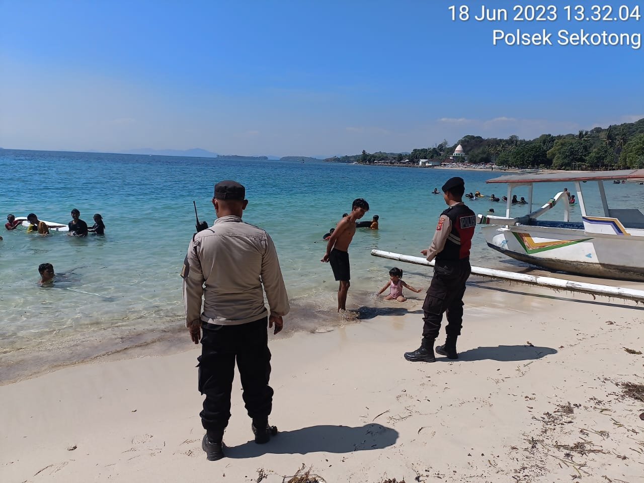 Patroli Polsek Sekotong untuk Keamanan Obyek Wisata Pantai Elak-Elak