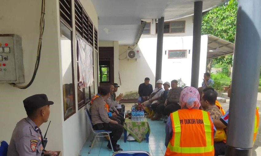 Polres Lombok Barat Menggelar Jumat Curhat Bersama Masyarakat di PT. Dukuh Raya