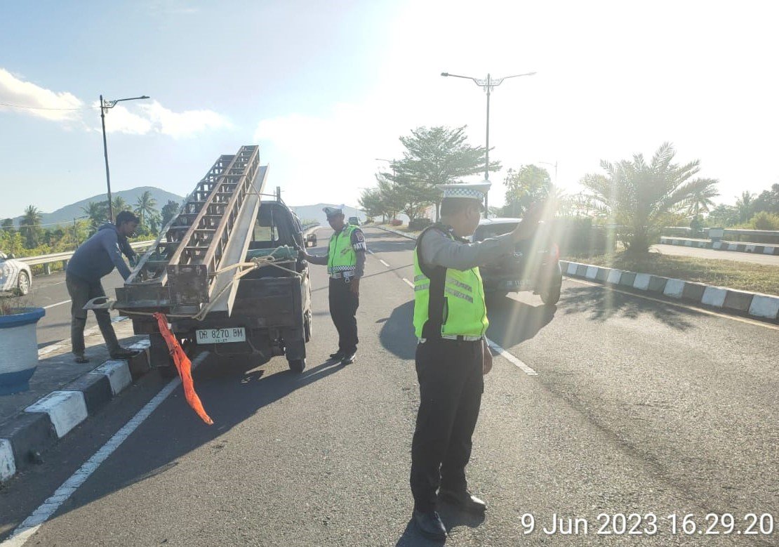 Sat Lantas Polres Lombok Barat Membangun Keamanan dan Keselamatan Berlalu Lintas dengan Patroli 3C