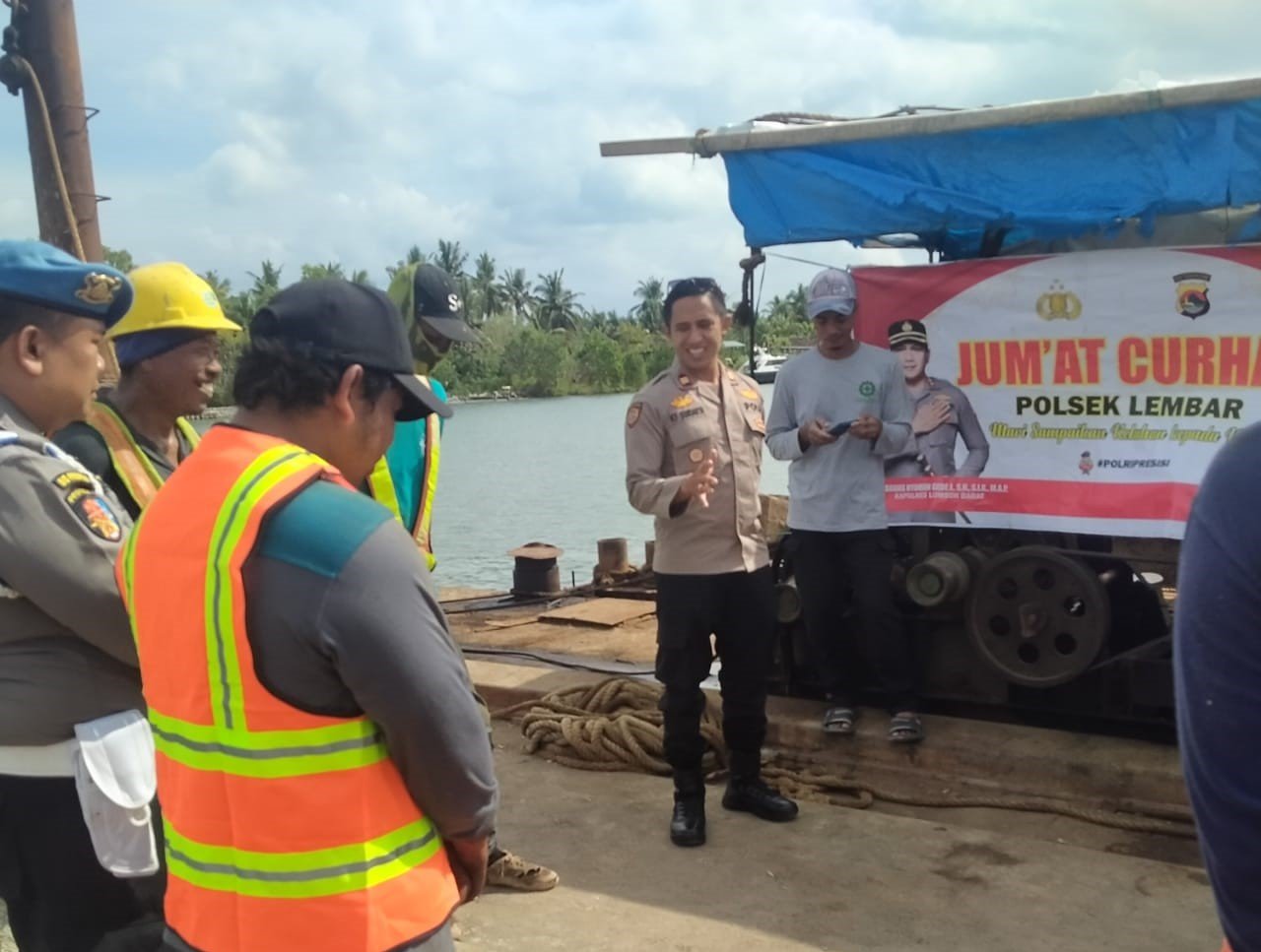 Kapolsek Lembar Gelar Program Jumat Curhat Bersama Pekerja Proyek Jembatan Cemara