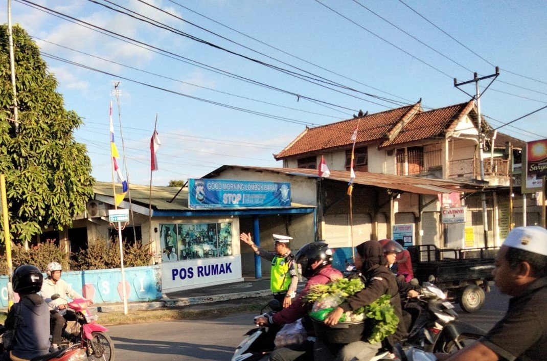 Sinergi Polri dan Dishub Lombok Barat Atasi Kemacetan dengan Metode Strong Point