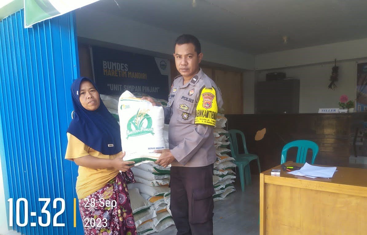 Polsek Lembar Pantau Pembagian Bantuan Pangan