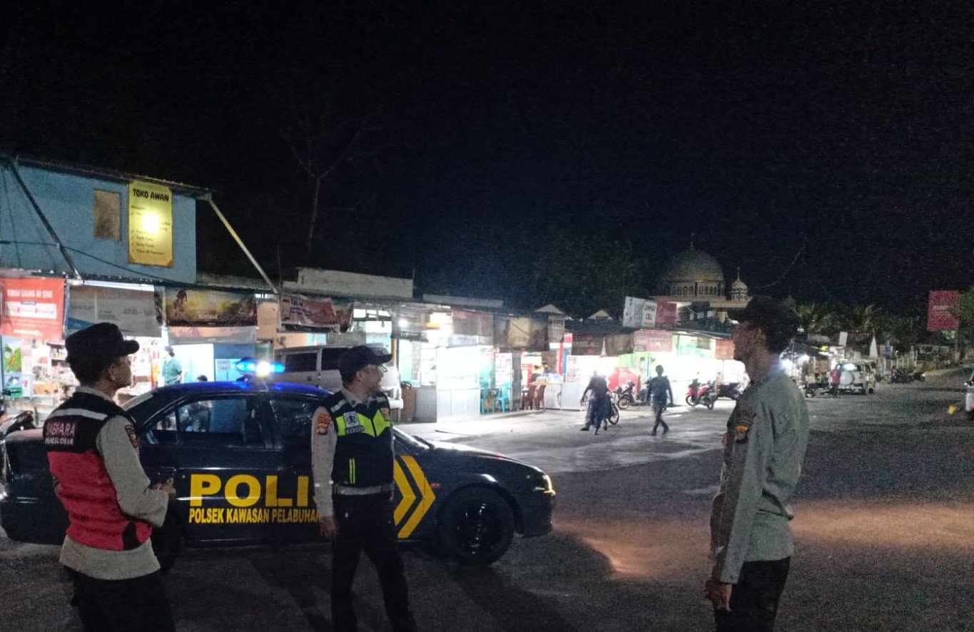 Polsek Kawasan Pelabuhan Lembar Patroli Blue Light Cegah Pungli dan Premanisme di Pelabuhan