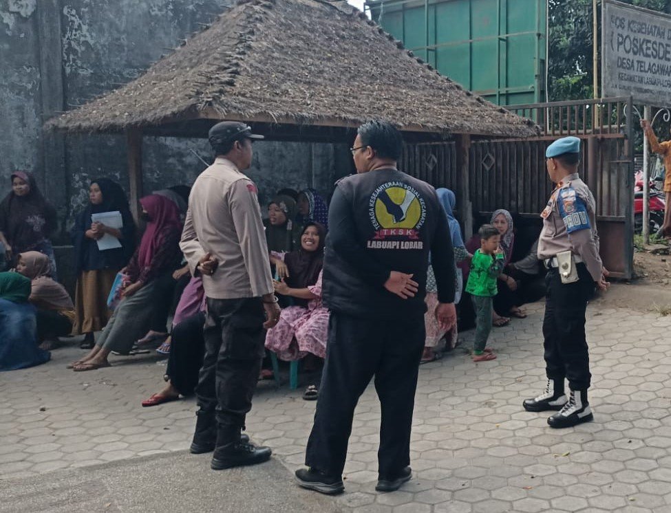 Polsek Labuapi Pantau Penyaluran Beras Bulog