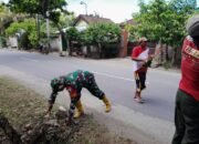 Gotong Royong, Cara Warga Dusun Sengkongo dan Babinsa Kuranji Mencegah Penyakit dan Banjir