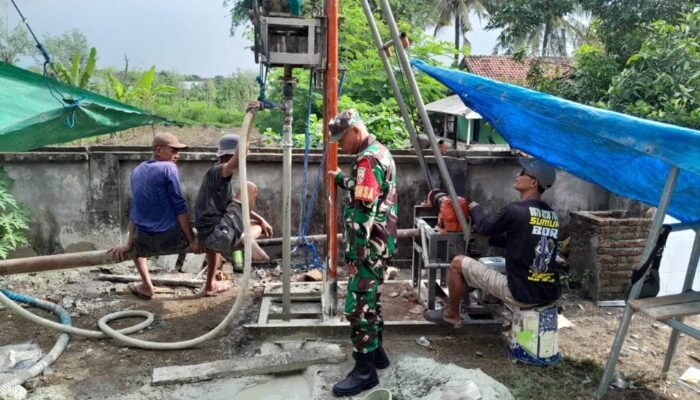 Babinsa Tinjau Pembuatan Sumur Bor, Kadus Lendang Guar : Upaya Bersama Hadapi Musim Kemarau