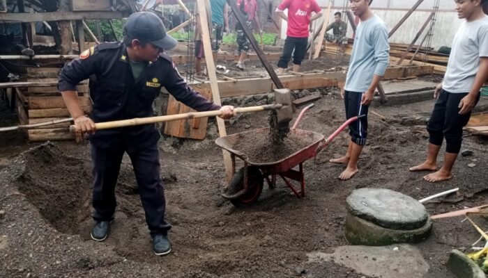 Sinergi TNI-Masyarakat-Mahasiswa: Program TMMD ke-119 Salurkan Bantuan Pengecoran Rumah di Desa Rempek, Lombok Utara