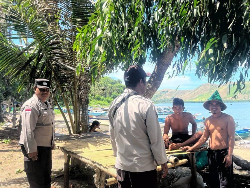 Polsek Sekotong Patroli dan Silaturahmi Jaga Keamanan Pulau Sepatang dan Bangun Kedekatan dengan Warga