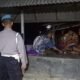 Polisi Sekotong Jaga Kandang Sapi Warga, Tekan Pencurian Ternak Dini Hari