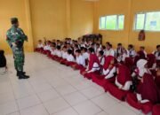 Semangat Kebangsaan di SD Alfateha Soloh: Babinsa Rempek Ajak Anak-Anak Mengenal Indonesia