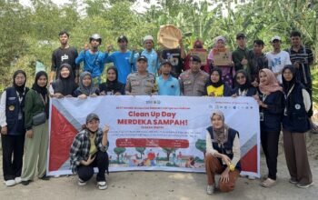 Aksi Clean Up Day KKN Universitas Mataram: Mewujudkan Desa Empol Sebagai Desa Peduli Lingkungan