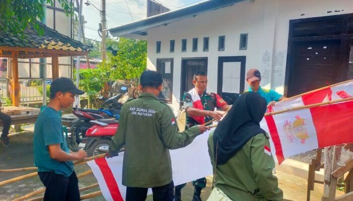 Kolaborasi Babinsa, Bhabinkamtibmas, dan Mahasiswa KKN Sambut HUT RI ke-79 di Desa Duman