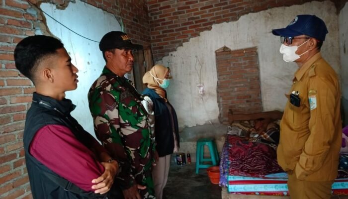 Pemerintah Lombok Barat Peduli, Babinsa dan Dinas Sosial Kunjungi Warga Penderita Tumor di Banyu Urip