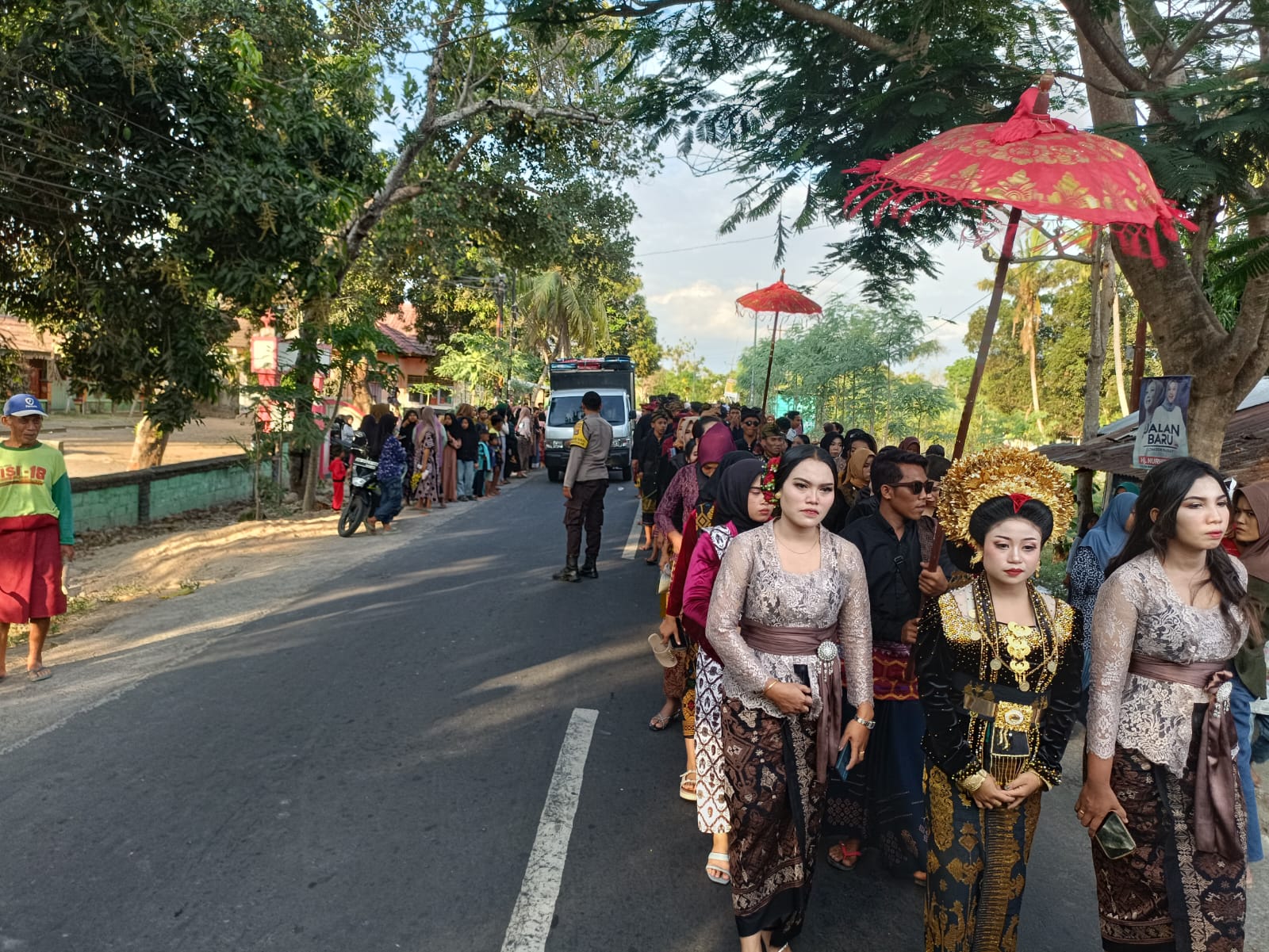 Meriahnya Tradisi Nyongkolan di Lombok Barat Keselarasan Budaya dan Keamanan