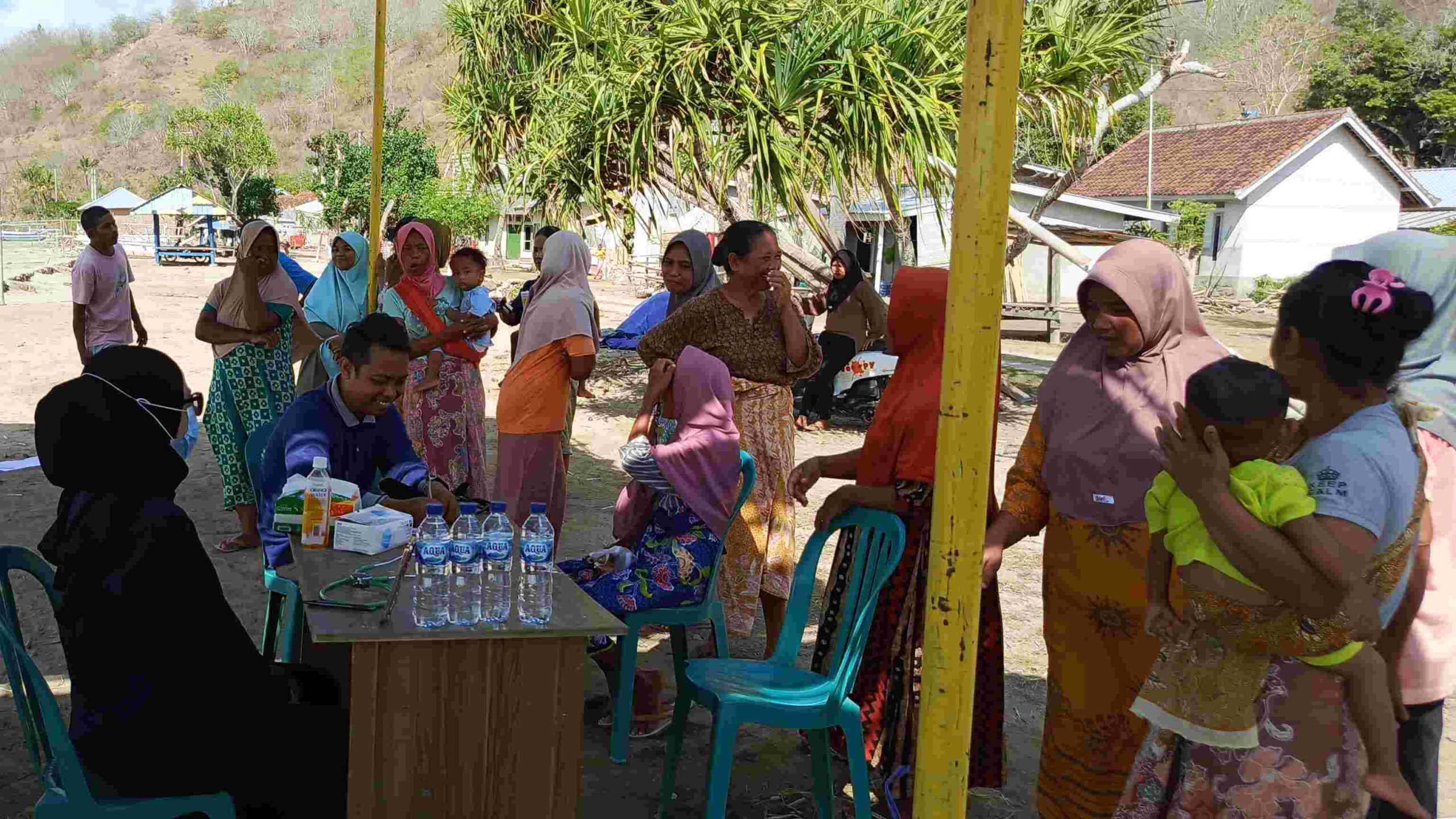 Pelayanan Kesehatan dan Pendidikan Gratis untuk Masyarakat Pesisir Sekotong