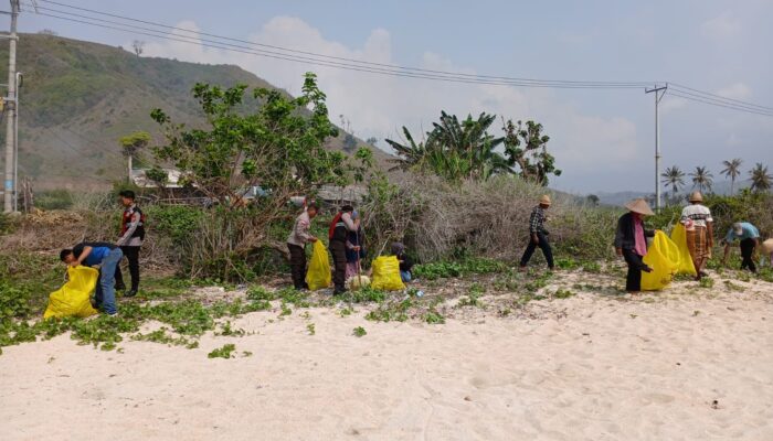 Semangat Gotong Royong di Pantai Pengantap: Peringati Hari Pahlawan