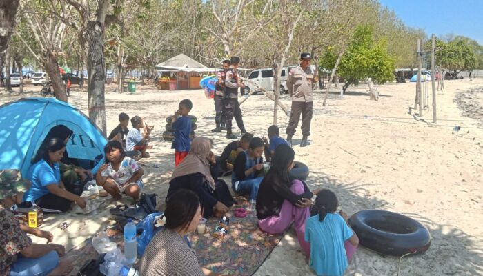 Aman dan Nyaman: Patroli Rutin di Pantai Elak-Elak