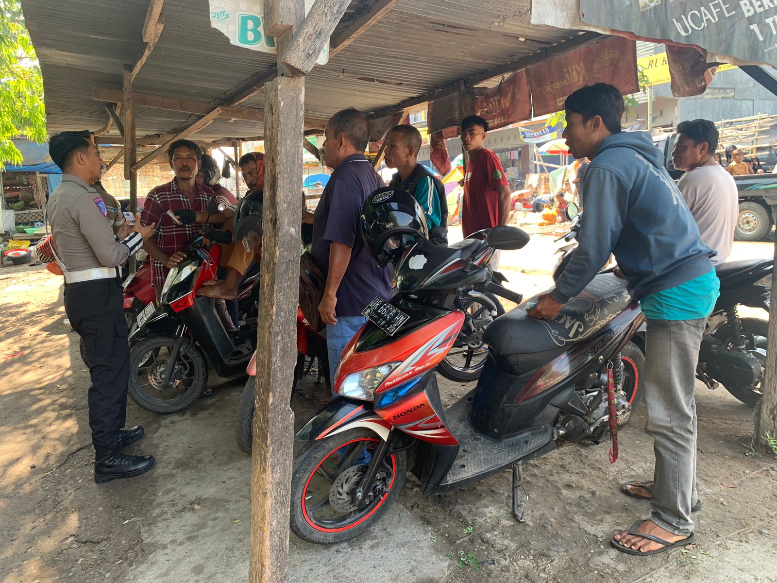 Patroli Edukasi Satlantas Lombok Barat, Tingkatkan Keselamatan di Pangkalan Ojek Gerung