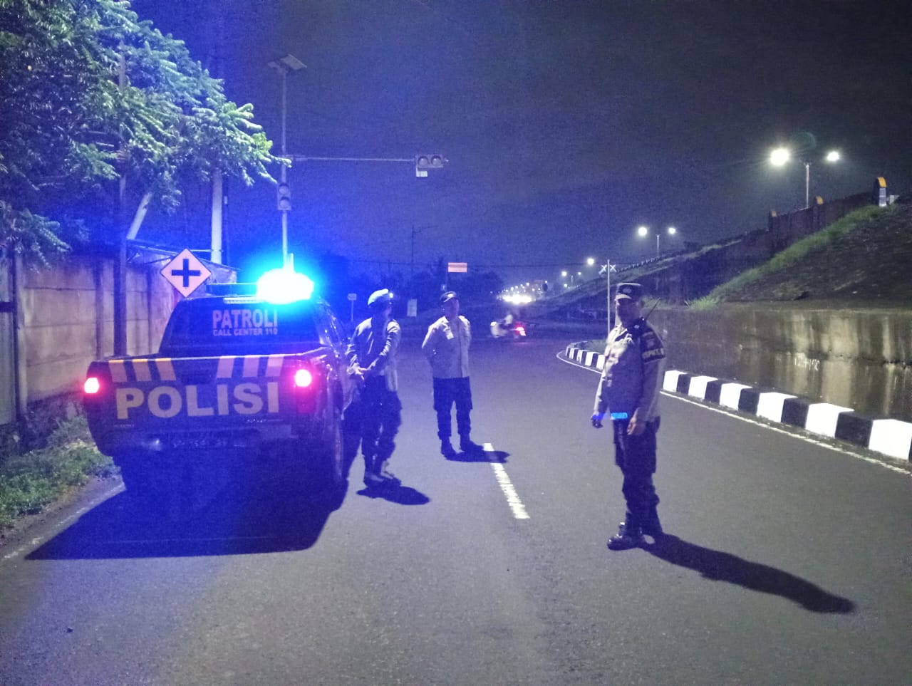 Patroli Polsek Gerung di Bypass Lombok Barat, Jaga Keamanan Malam Hari