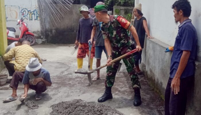 Babinsa Dampingi Warga Rabat Jalan di Desa Dasan Tapen