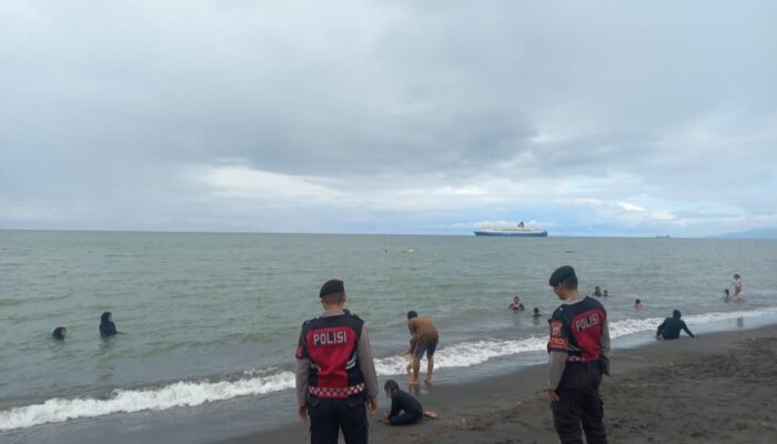 Liburan Aman di Pantai Cemara: Polres Lombok Barat Hadir untuk Masyarakat