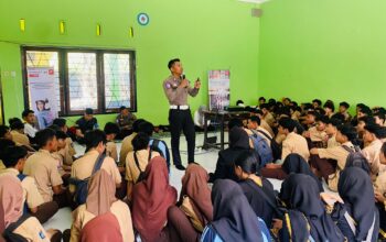 Safety Riding Goes to School: Satlantas dan Astra Motor Edukasi Siswa SMK 1 Batu Layar tentang Keselamatan Berkendara