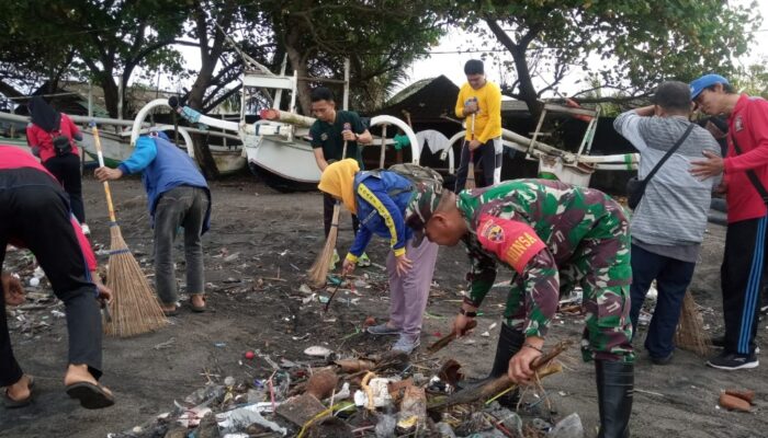 Kolaborasi Masyarakat dan Pemerintah Atasi Sampah di Pantai Ampenan