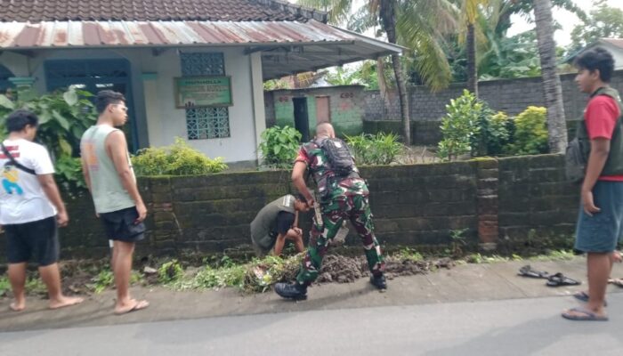 Warga Gumisa Utara Bersama TNI Wujudkan Lingkungan Bersih