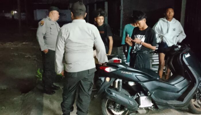 Anak Muda Kediri Diajak Jauhi Narkoba Saat Patroli Malam Polisi