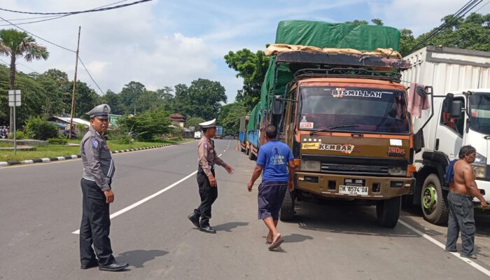 Lombok Barat Bebas Macet: Razia Parkir Truk di Tugu Tenk Dodokan Digelar