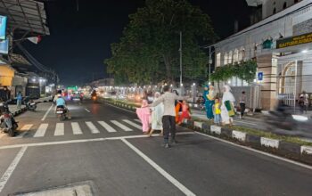 Tarawih Aman dan Lancar! Polsek Kediri Sigap Beri Pengamanan