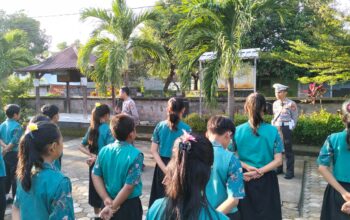 Serunya Pocil di Lombok Barat, Anak SD Dilatih Tertib Lalu Lintas!