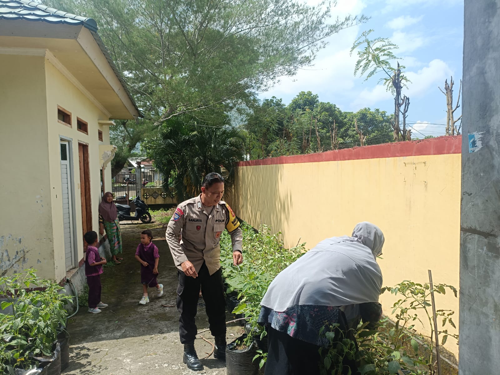 Dukung Pangan Nasional, Polisi Aktif Dampingi Petani Desa