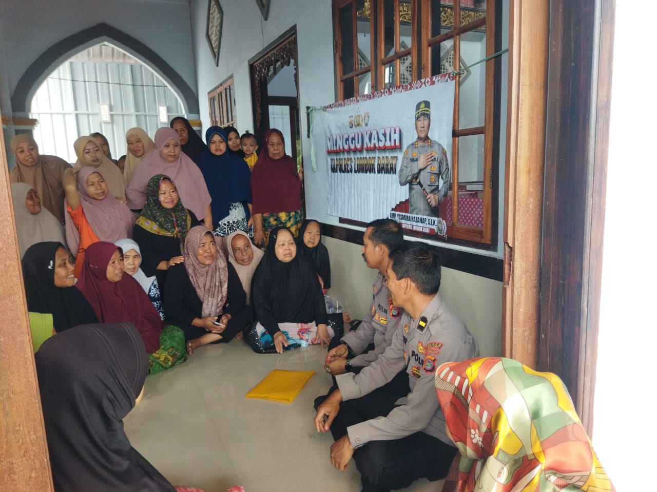 Kekhawatiran Terhadap Ancaman Narkoba, Masyarakat Desa Labuapi Menanyakan Bahaya Narkoba ke Polisi