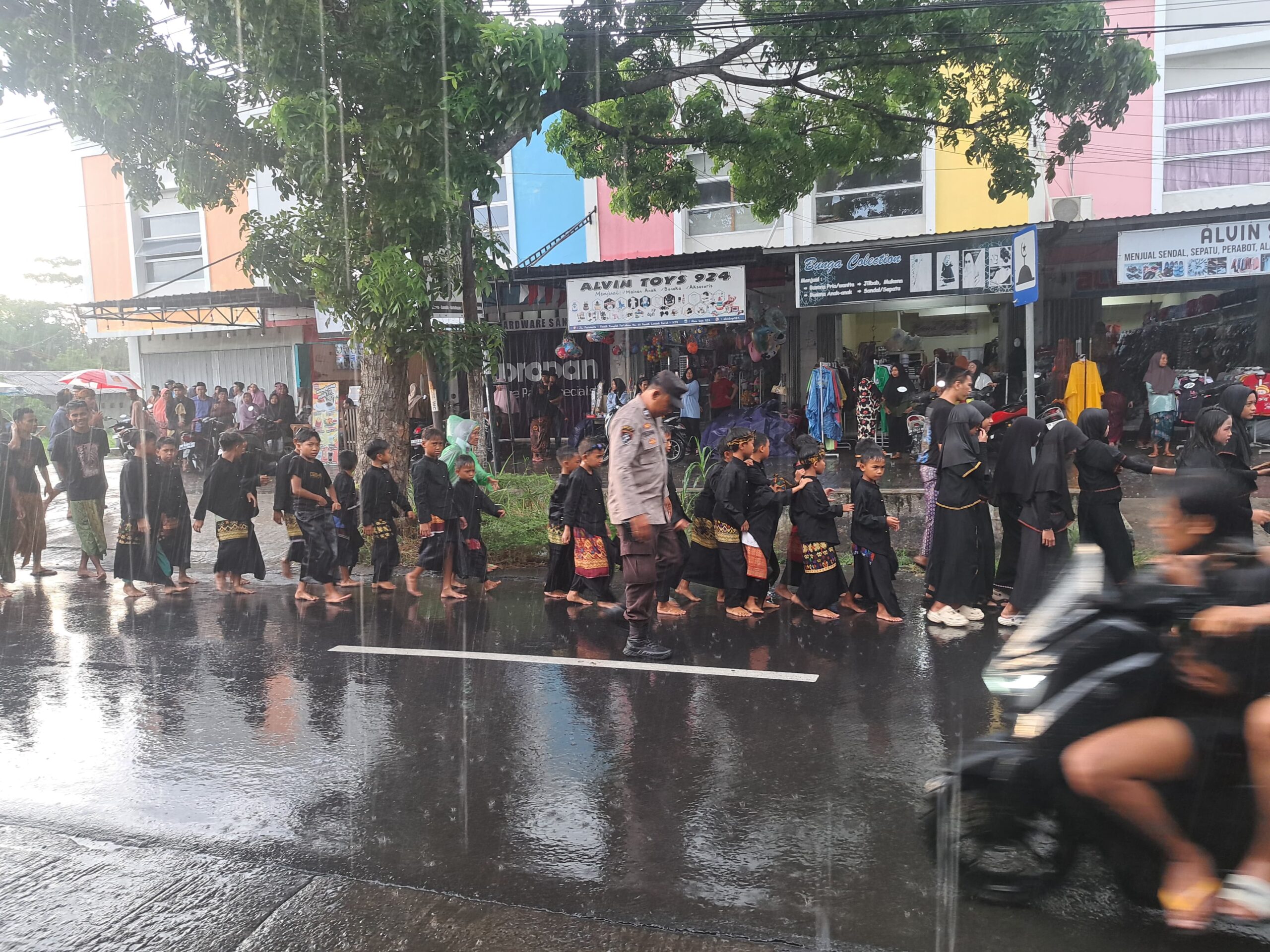 Pengamanan Tradisi Nyongkolan di Lombok Barat Berjalan Lancar, Kapolsek Batulayar Apresiasi Masyarakat