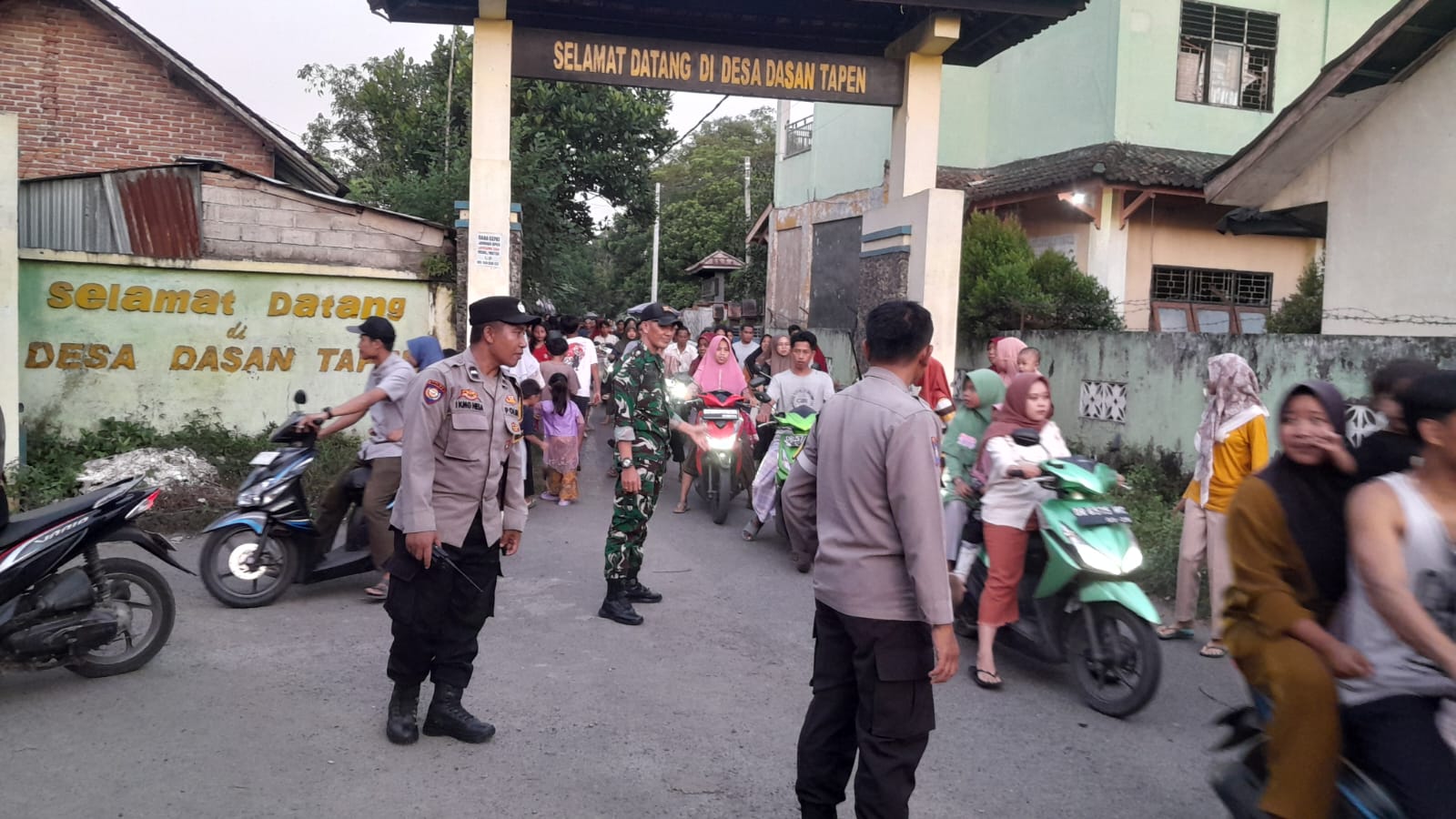 Polsek Gerung Kawal Ketat Tradisi Adat Nyongkolan, Pastikan Keamanan dan Kelancaran