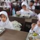 3.305 Siswa di Kuripan Terima Makanan Bergizi Gratis dari Program Nasional