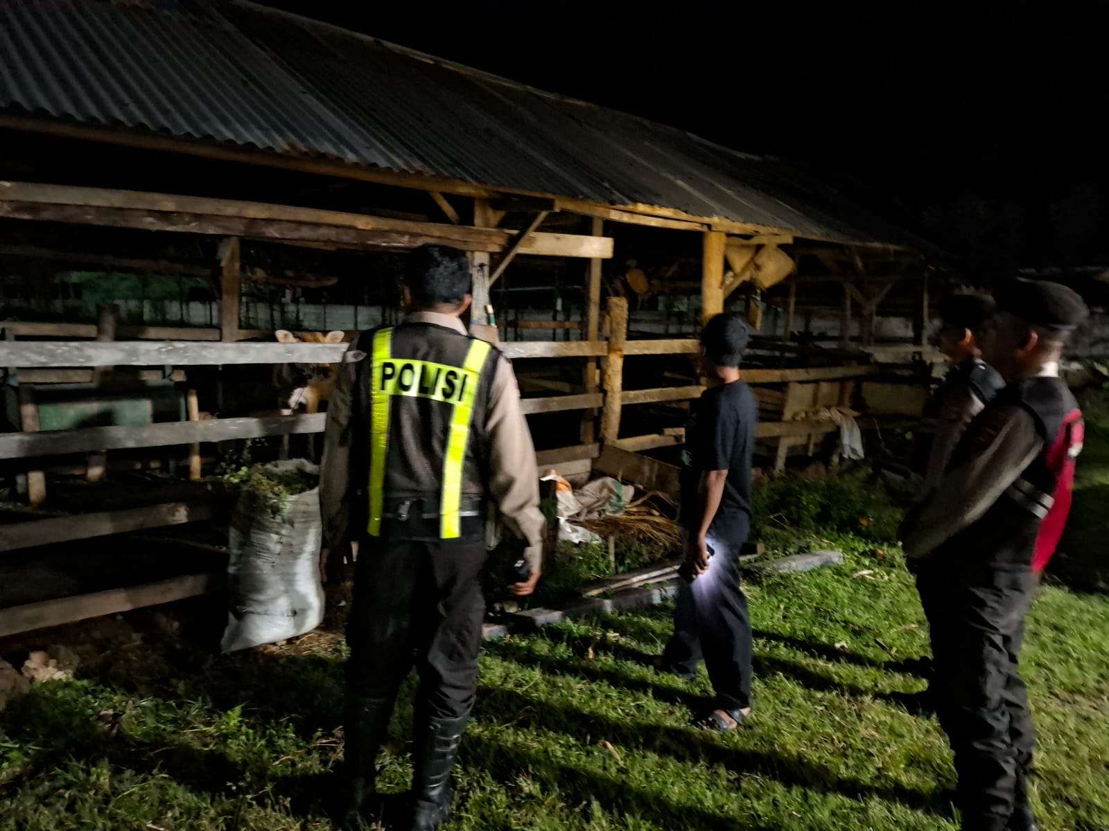 Keamanan Masyarakat Ditingkatkan, Polsek Sekotong Rutin Patroli Malam
