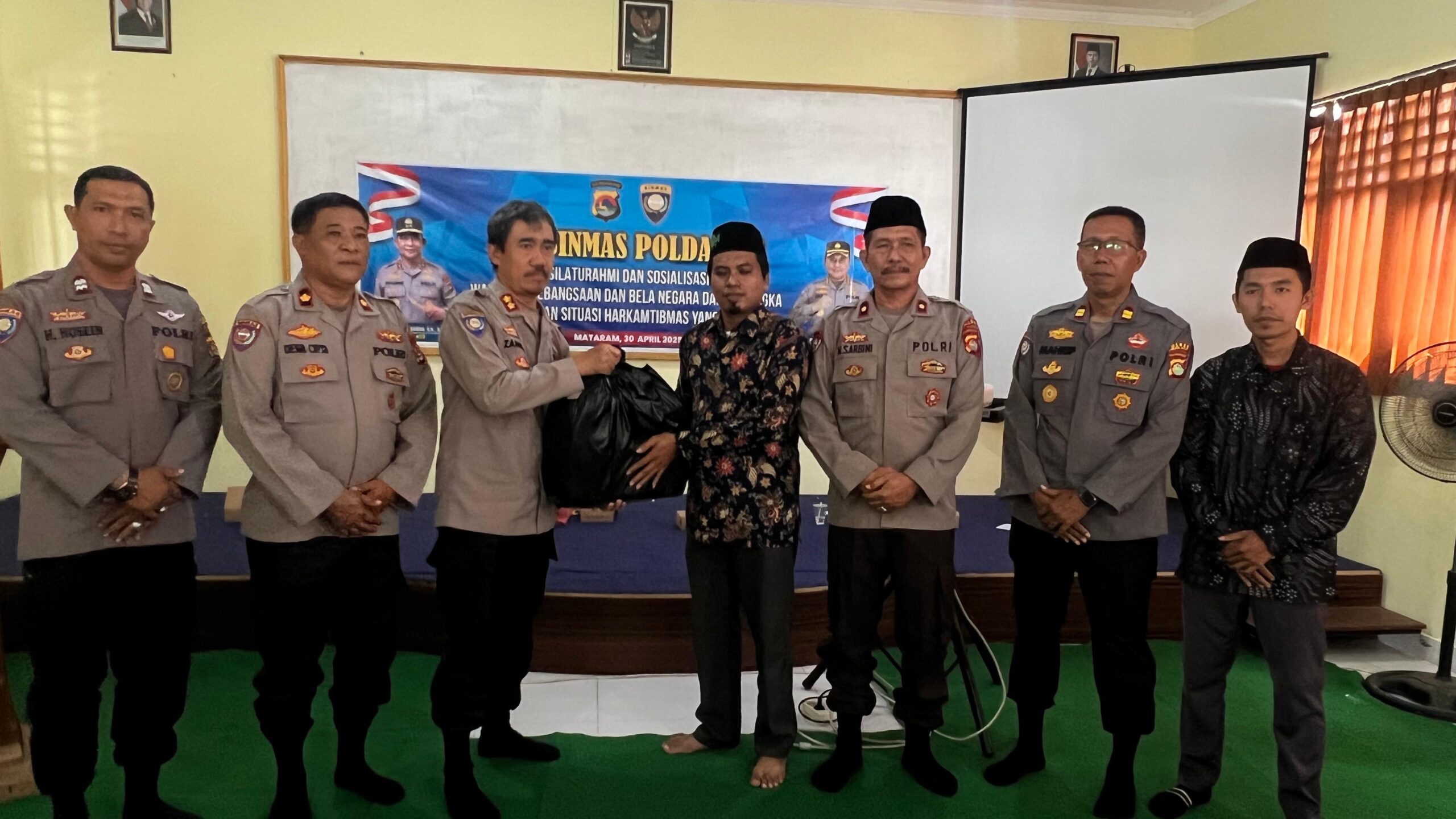 Polda NTB dan Kemenag Lombok Barat Sosialisasikan Empat Pilar Kebangsaan di Pesantren Darussalam