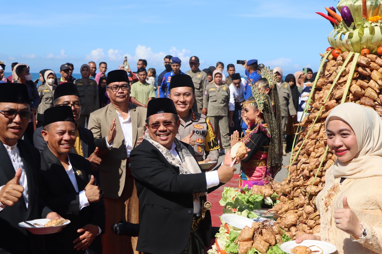 Polres Lombok Barat Jamin Keamanan Perayaan Tradisi Lebaran Topat 2025