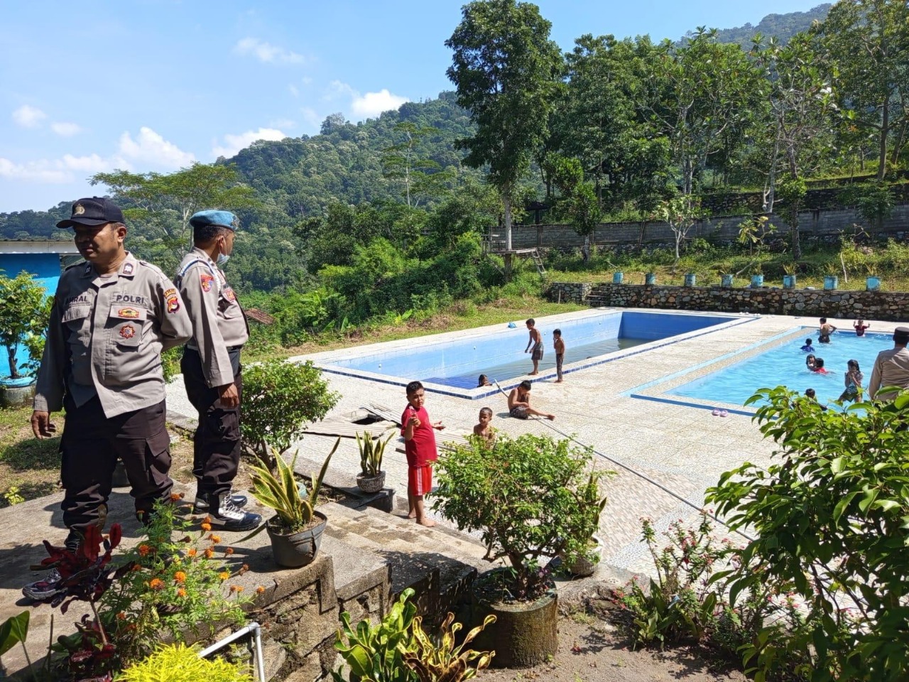 Patroli Intensif Polisi Jaga Keamanan Wisatawan Lebaran Topat di Lombok Barat