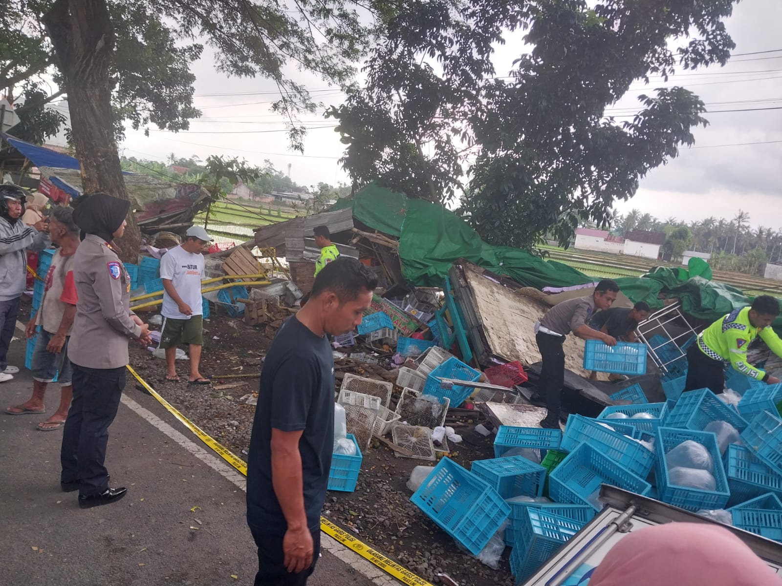 Kecelakaan Truk di Lombok Barat: Satu Korban Jiwa, Polisi Bertindak Cepat