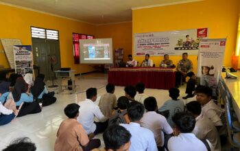 Polres Lombok Barat Edukasi Pelajar SMP Tentang Keselamatan Berkendara