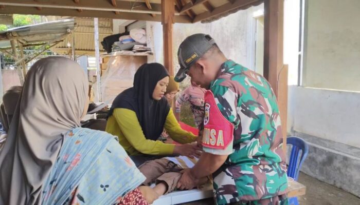 Babinsa Sigap Kawal Kesehatan Balita di Labuan Tereng