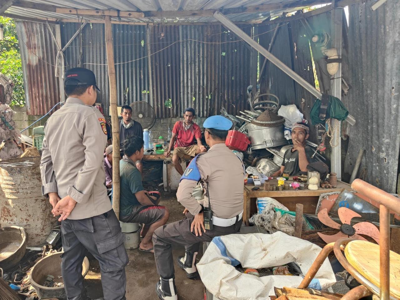 Cegah Gangguan Kamtibmas, Polsek Kediri Rutin Sambangi Warga