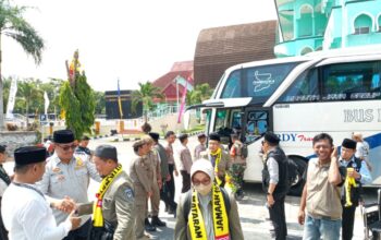 393 Calon Jamaah Haji Kloter 003 Tiba di Asrama Haji Lombok