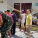 Wujudkan Lingkungan Bersih, Babinsa Gomong Ajak Gotong Royong