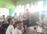 Polsek Gerung Kawal Pembagian Makan Bergizi Gratis untuk Ratusan Siswa SD di Dasan Tapen